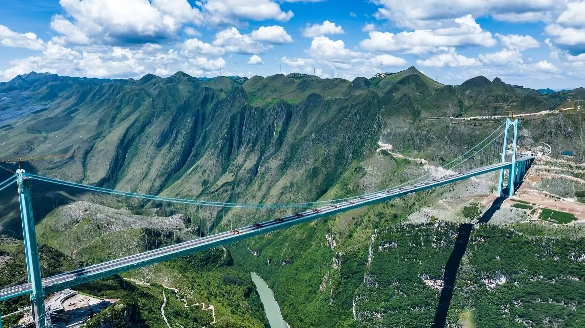 World’s Highest Bridge Huajiang Canyon Bridge Completes Load Testing